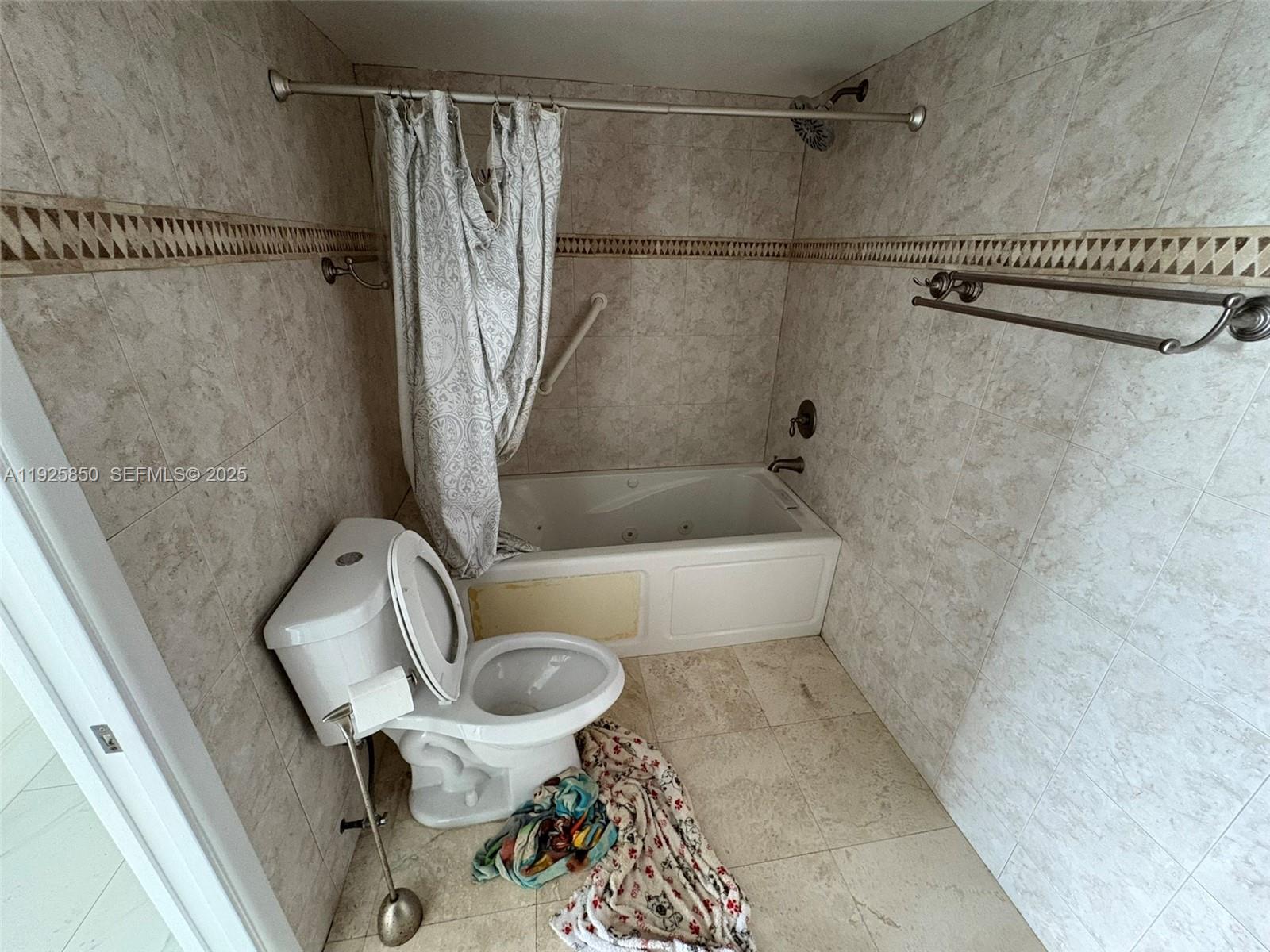 Ver detalles 829-4 2 / 2 1633 sq. ft. $ 2025-12-05 0 foto