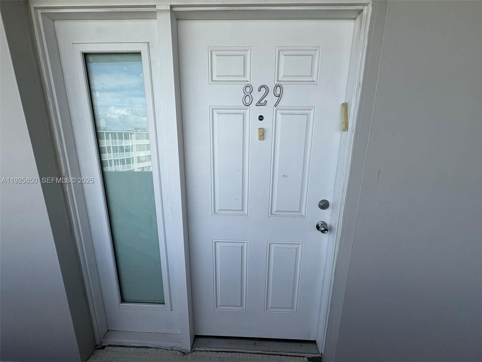 Ver detalles 829-4 2 / 2 1633 sq. ft. $ 2025-12-05 0 foto