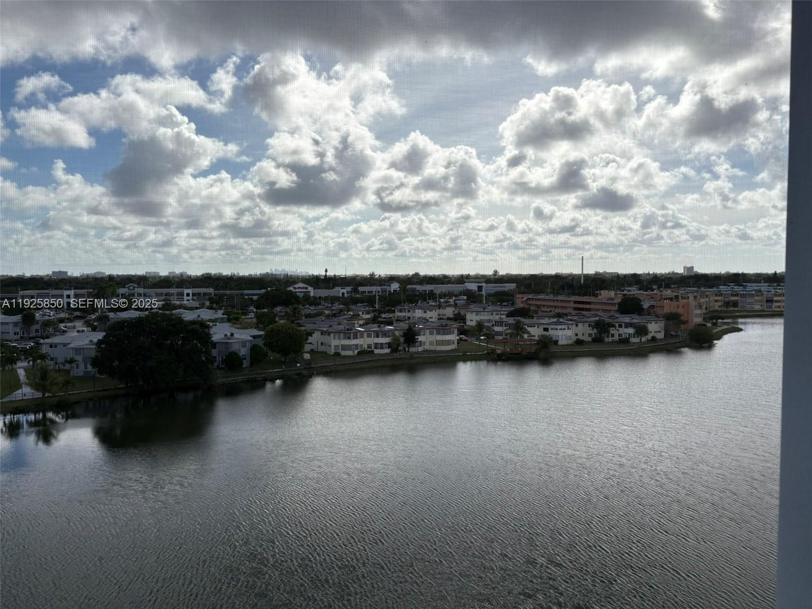 Ver detalles 829-4 2 / 2 1633 sq. ft. $ 2025-12-05 0 foto