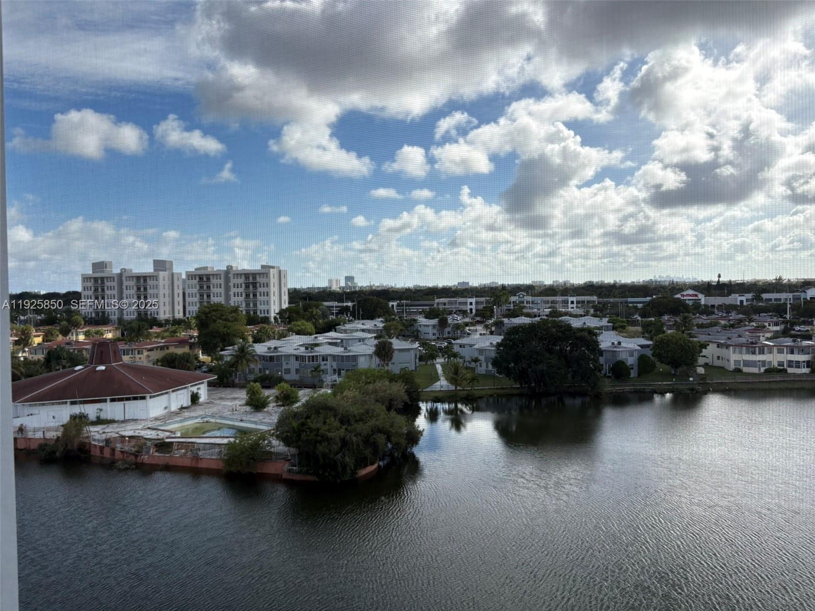 Ver detalles 829-4 2 / 2 1633 sq. ft. $ 2025-12-05 0 foto