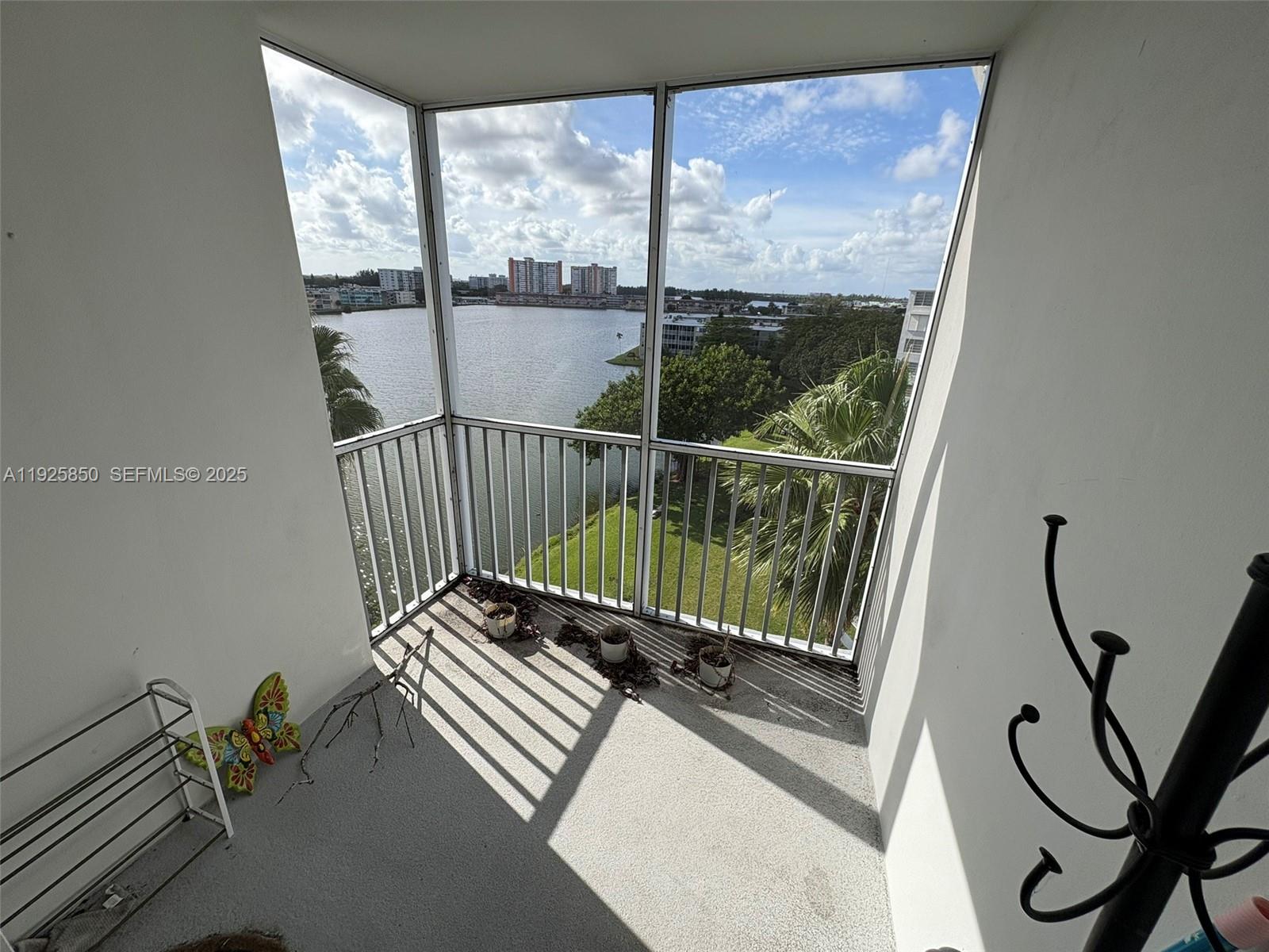 Ver detalles 829-4 2 / 2 1633 sq. ft. $ 2025-12-05 0 foto