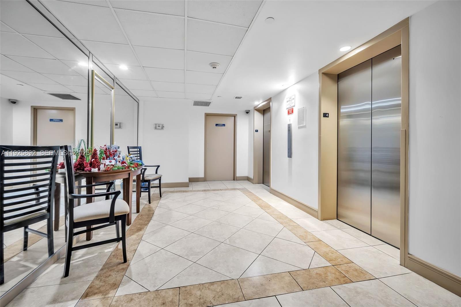 409 1 / 2 844 кв.футов $ 2025-12-05 0 Фото