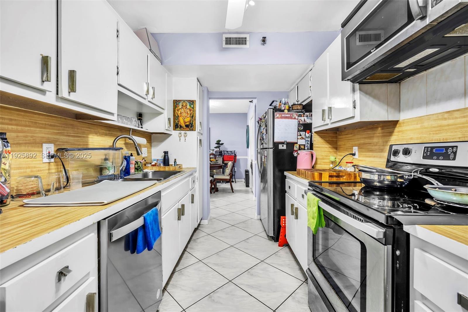 409 1 / 2 844 кв.футов $ 2025-12-05 0 Фото