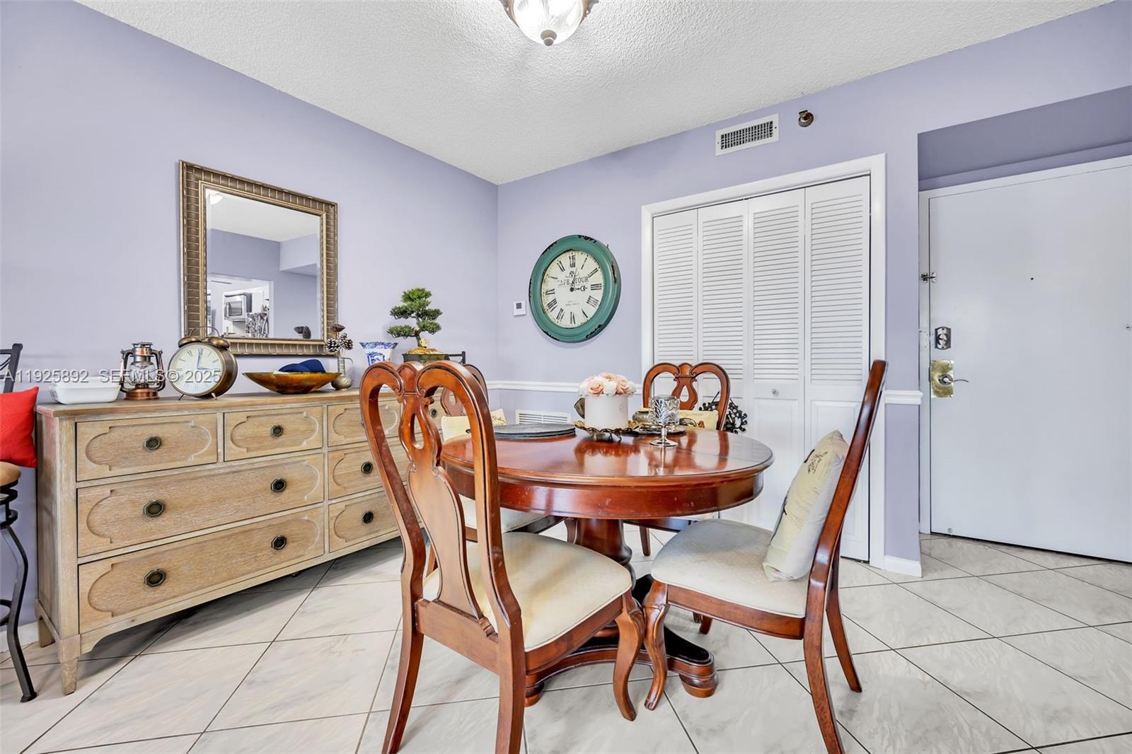 409 1 / 2 844 кв.футов $ 2025-12-05 0 Фото