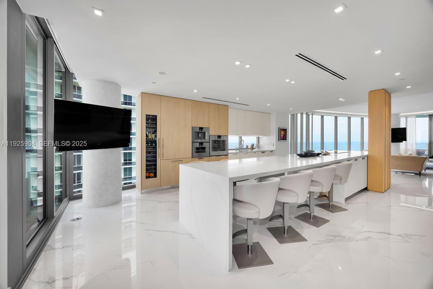 3701 4 / 5 3080 sq. ft. $ 2025-12-05 0 Photo