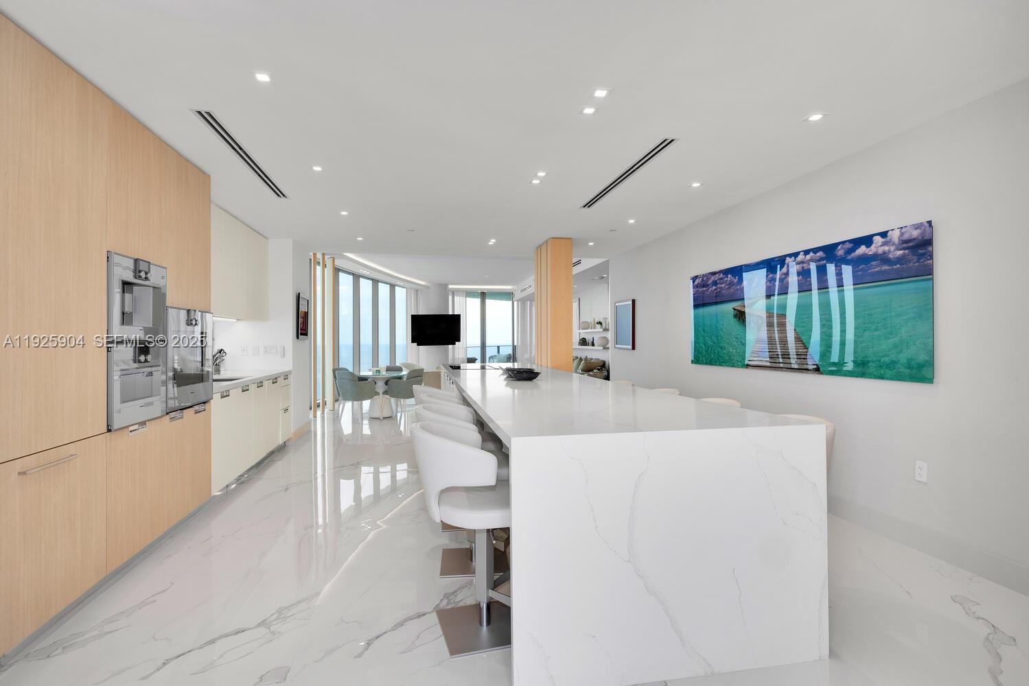 3701 4 / 5 3080 sq. ft. $ 2025-12-05 0 Photo