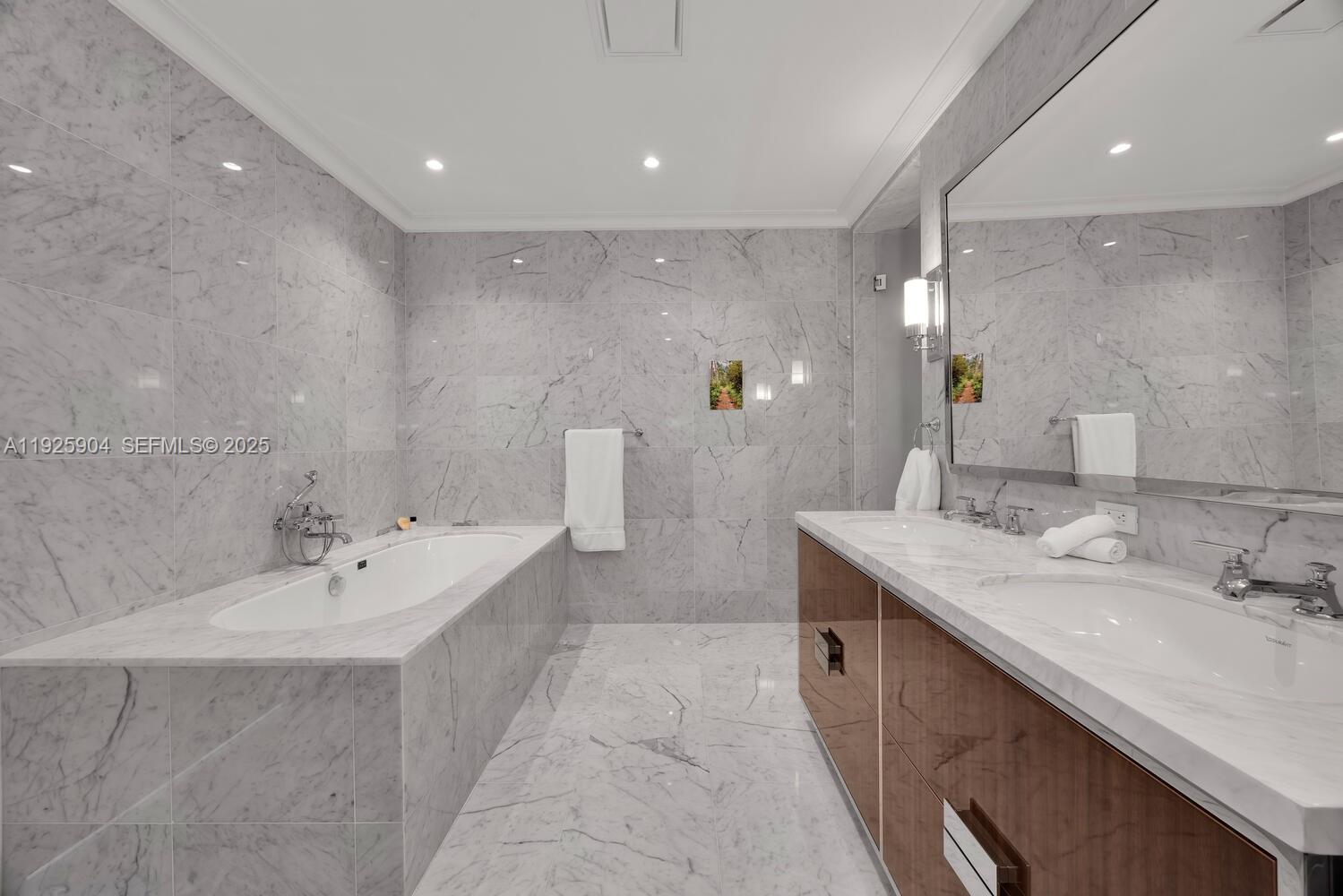 3701 4 / 5 3080 sq. ft. $ 2025-12-05 0 Photo