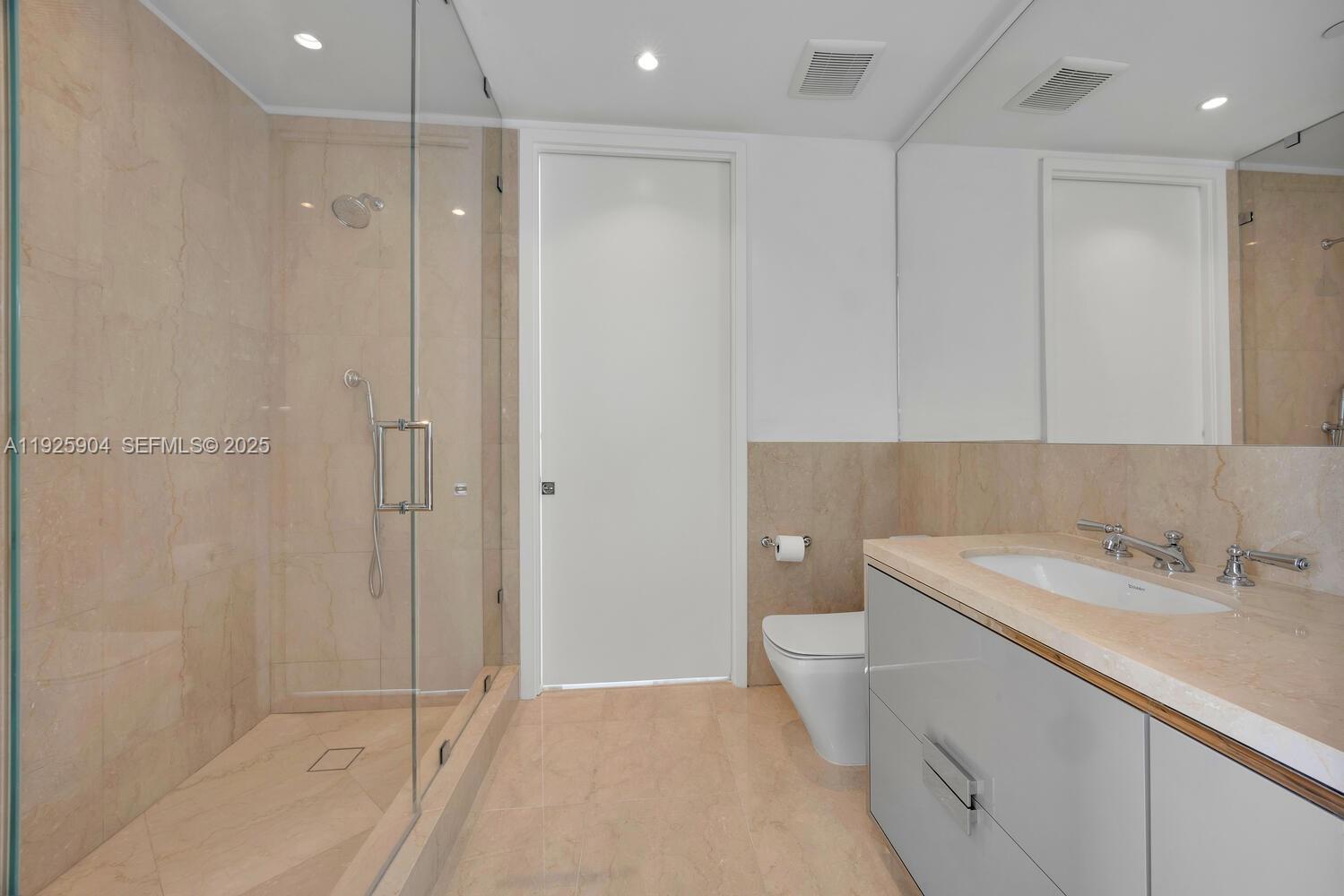 3701 4 / 5 3080 sq. ft. $ 2025-12-05 0 Photo