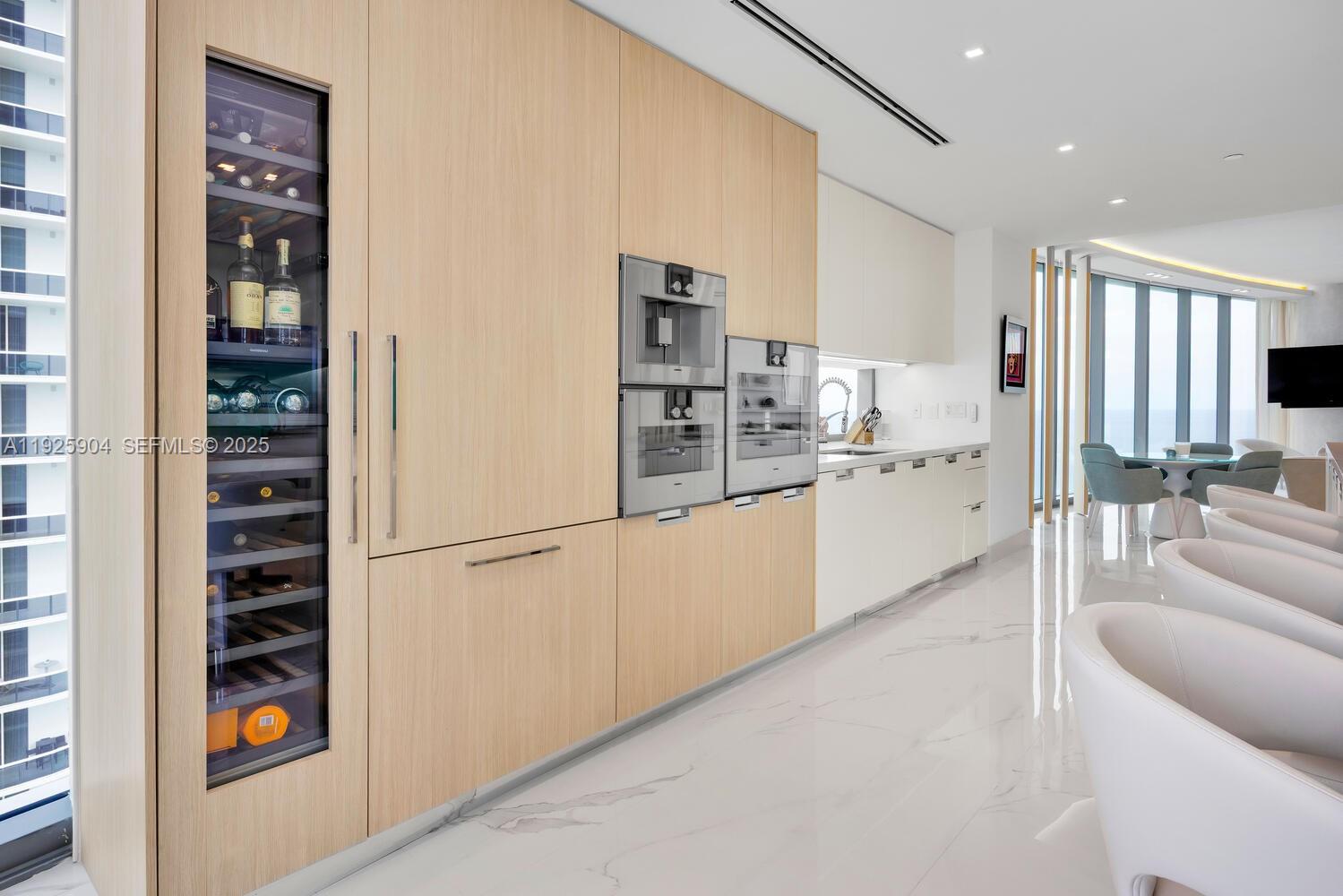 3701 4 / 5 3080 sq. ft. $ 2025-12-05 0 Photo