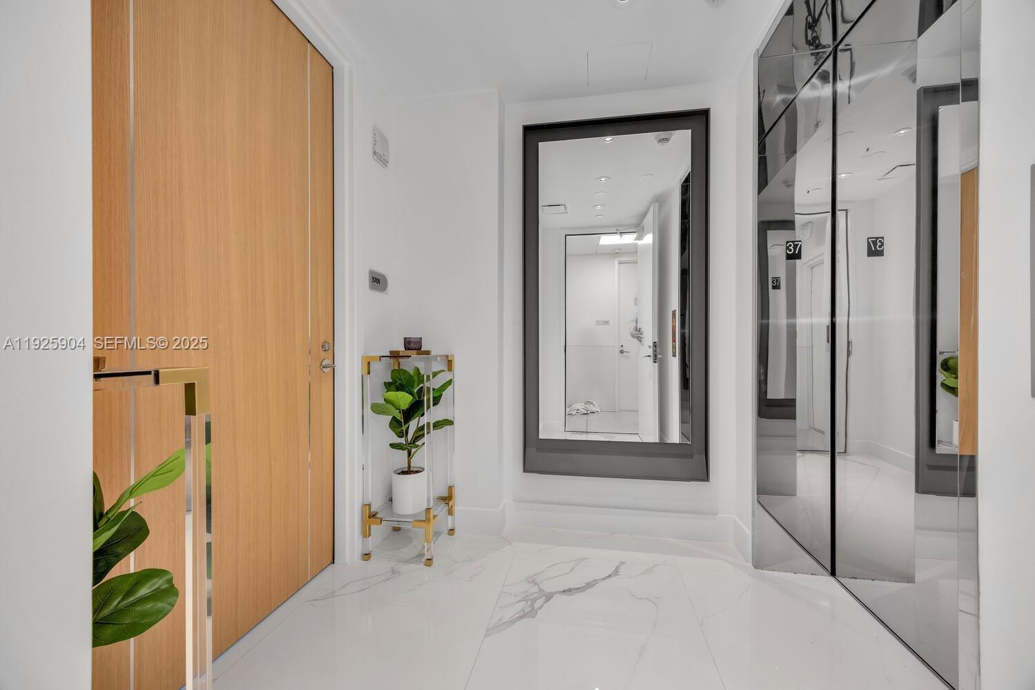 3701 4 / 5 3080 sq. ft. $ 2025-12-05 0 Photo