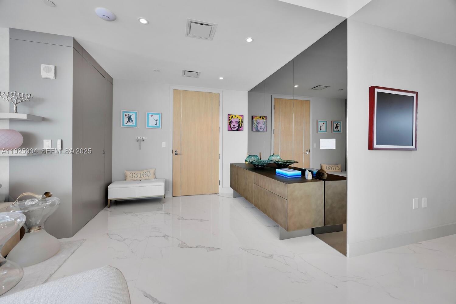 3701 4 / 5 3080 sq. ft. $ 2025-12-05 0 Photo