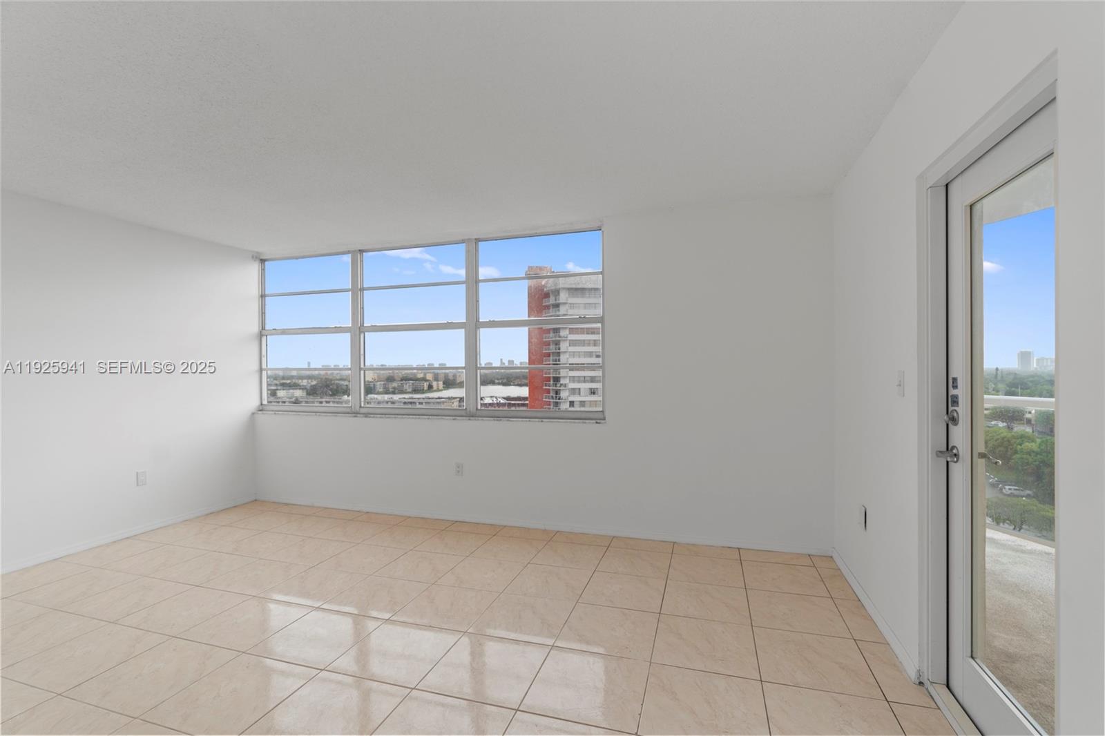 Подробнее 1025W 2 / 2 1140 кв.футов $ 2025-12-05 0 Фото