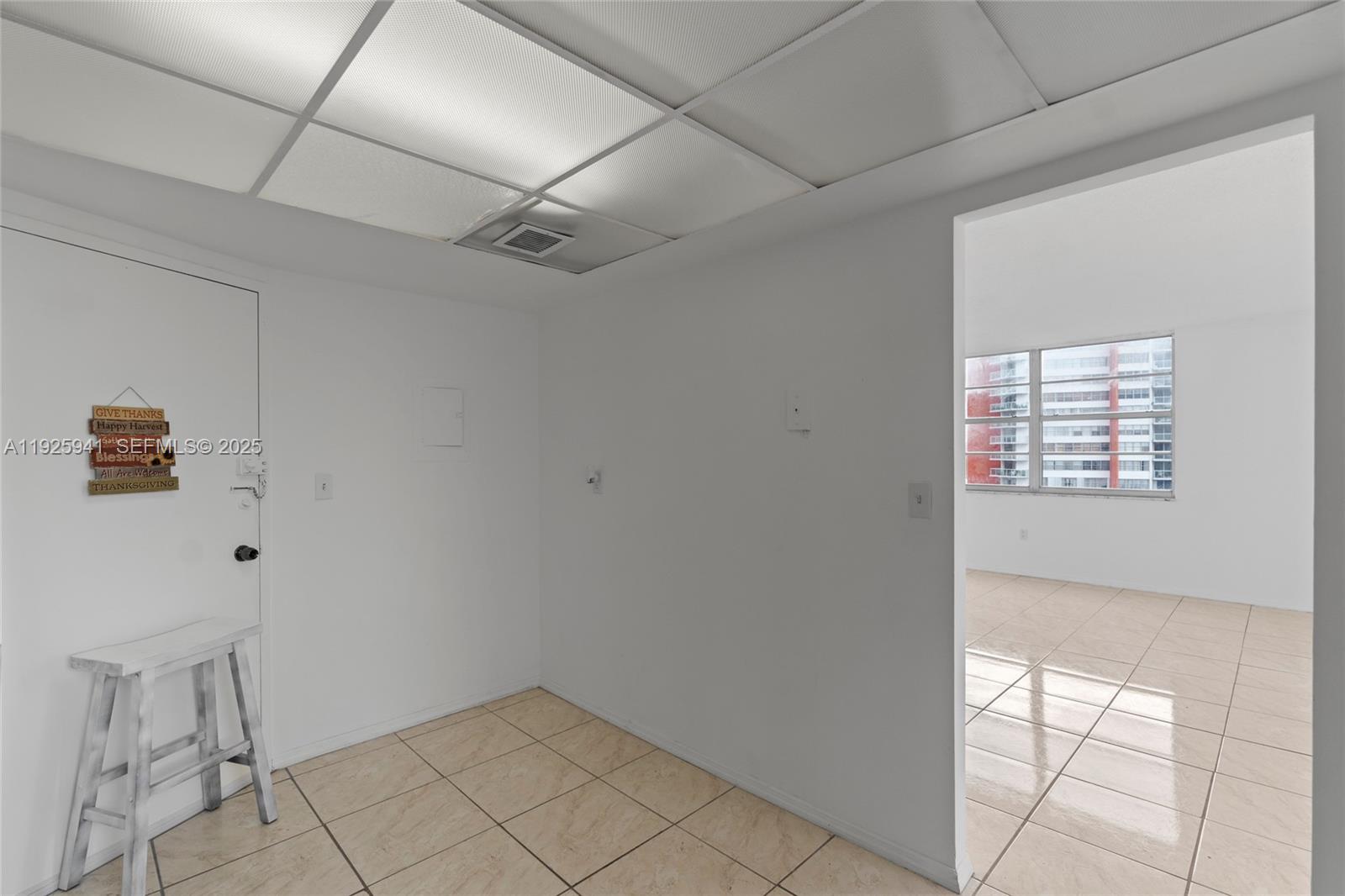 Подробнее 1025W 2 / 2 1140 кв.футов $ 2025-12-05 0 Фото