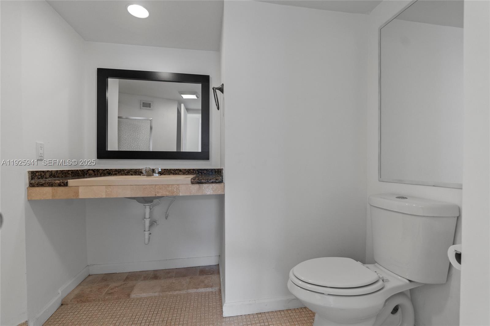 Подробнее 1025W 2 / 2 1140 кв.футов $ 2025-12-05 0 Фото