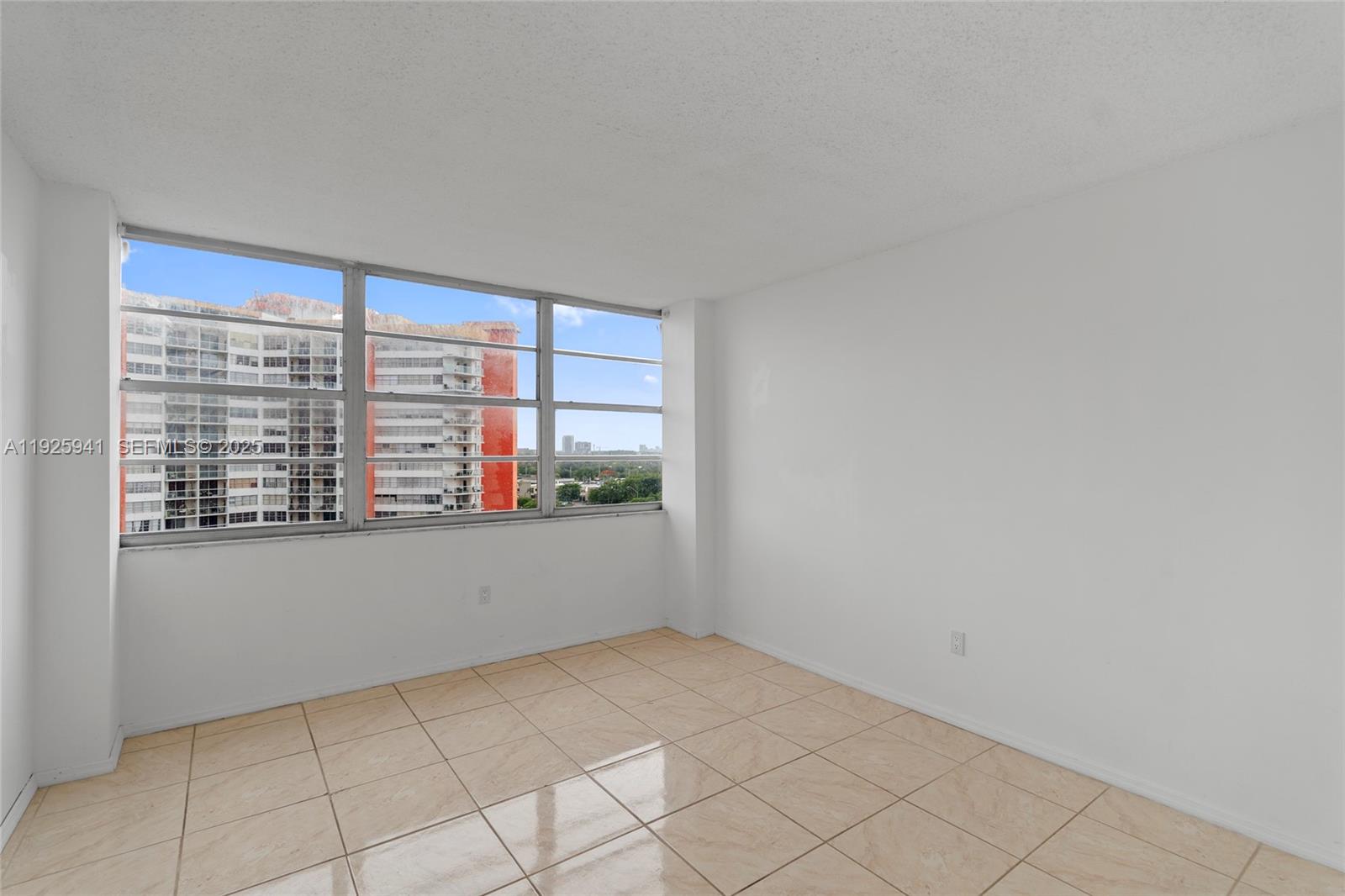 Подробнее 1025W 2 / 2 1140 кв.футов $ 2025-12-05 0 Фото