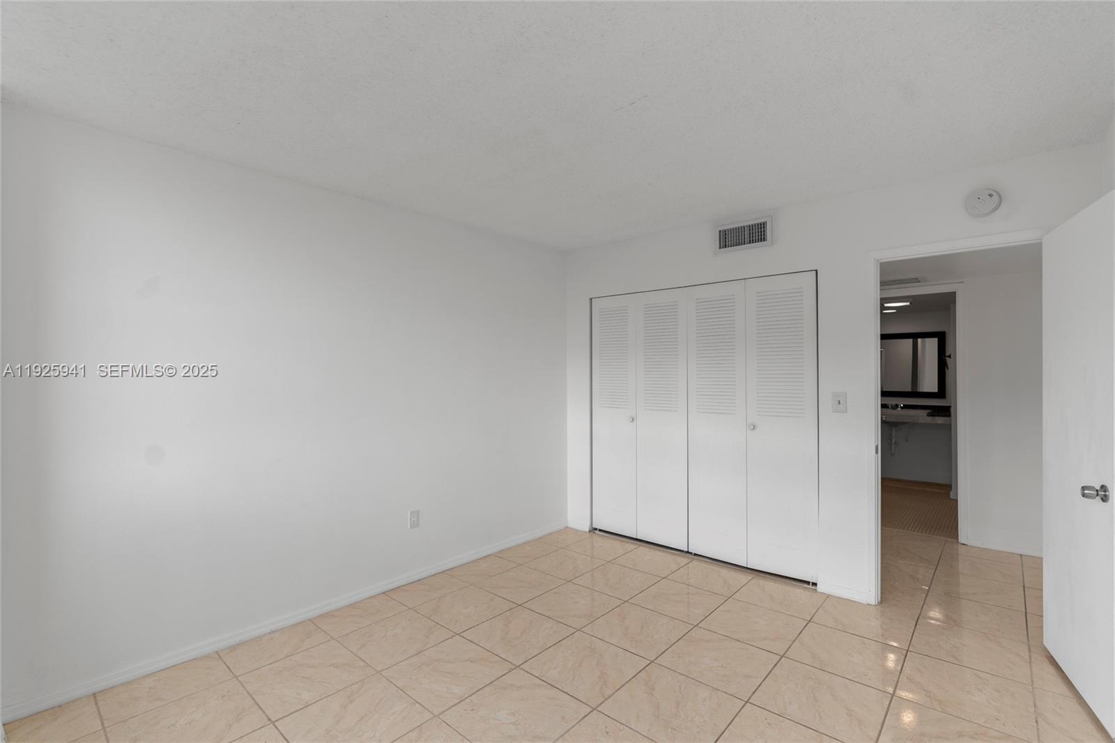 Подробнее 1025W 2 / 2 1140 кв.футов $ 2025-12-05 0 Фото