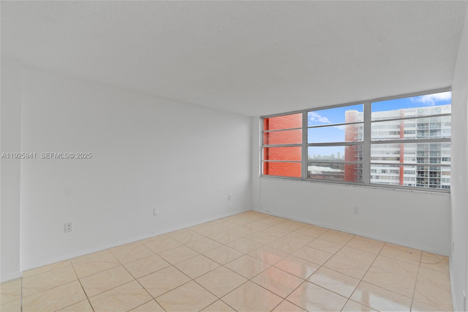 Подробнее 1025W 2 / 2 1140 кв.футов $ 2025-12-05 0 Фото