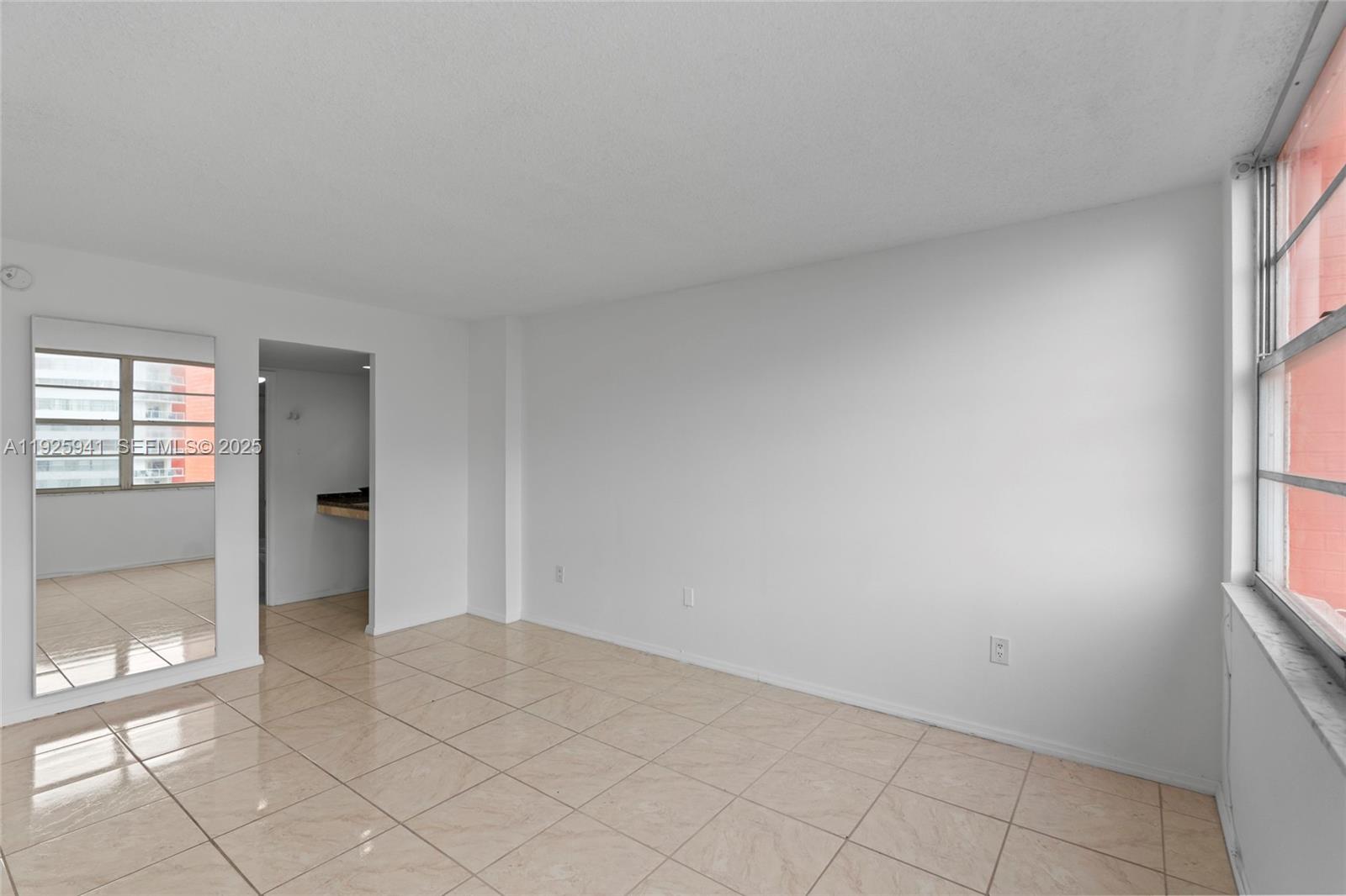 Подробнее 1025W 2 / 2 1140 кв.футов $ 2025-12-05 0 Фото