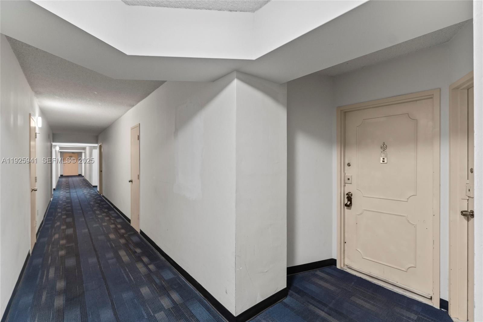 Подробнее 1025W 2 / 2 1140 кв.футов $ 2025-12-05 0 Фото