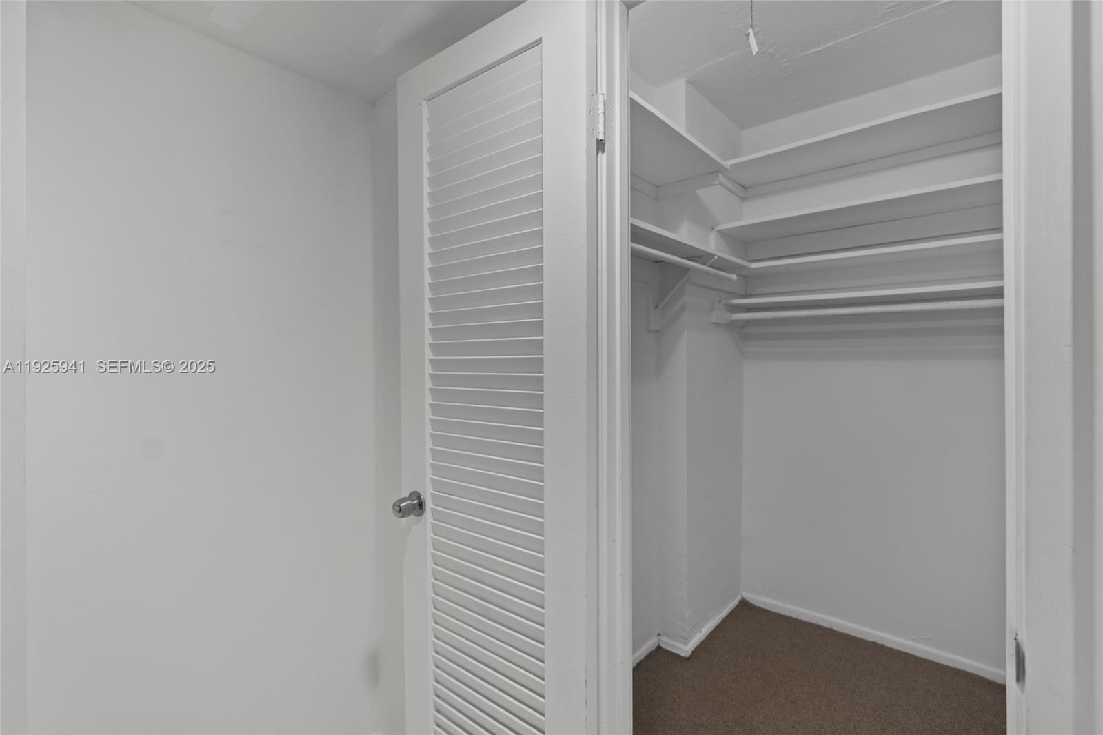 Подробнее 1025W 2 / 2 1140 кв.футов $ 2025-12-05 0 Фото