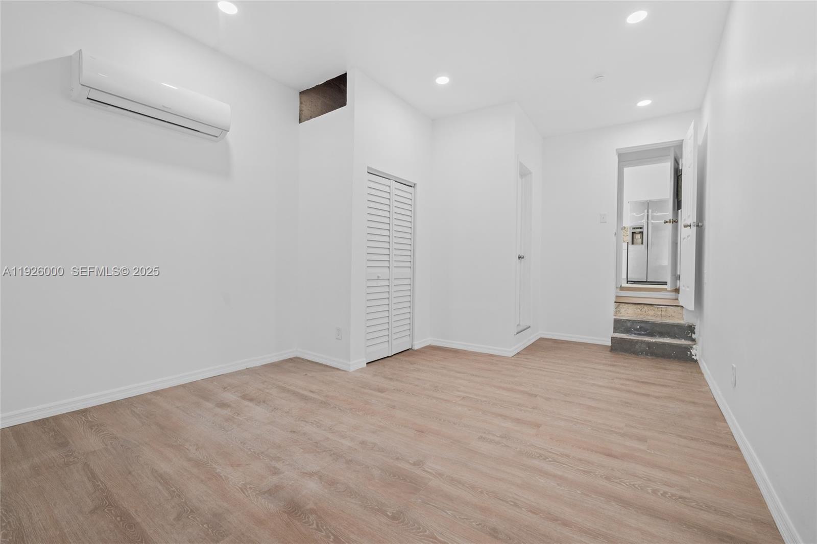 See details / 2461 sq. ft. $ 2025-12-05 0 Photo