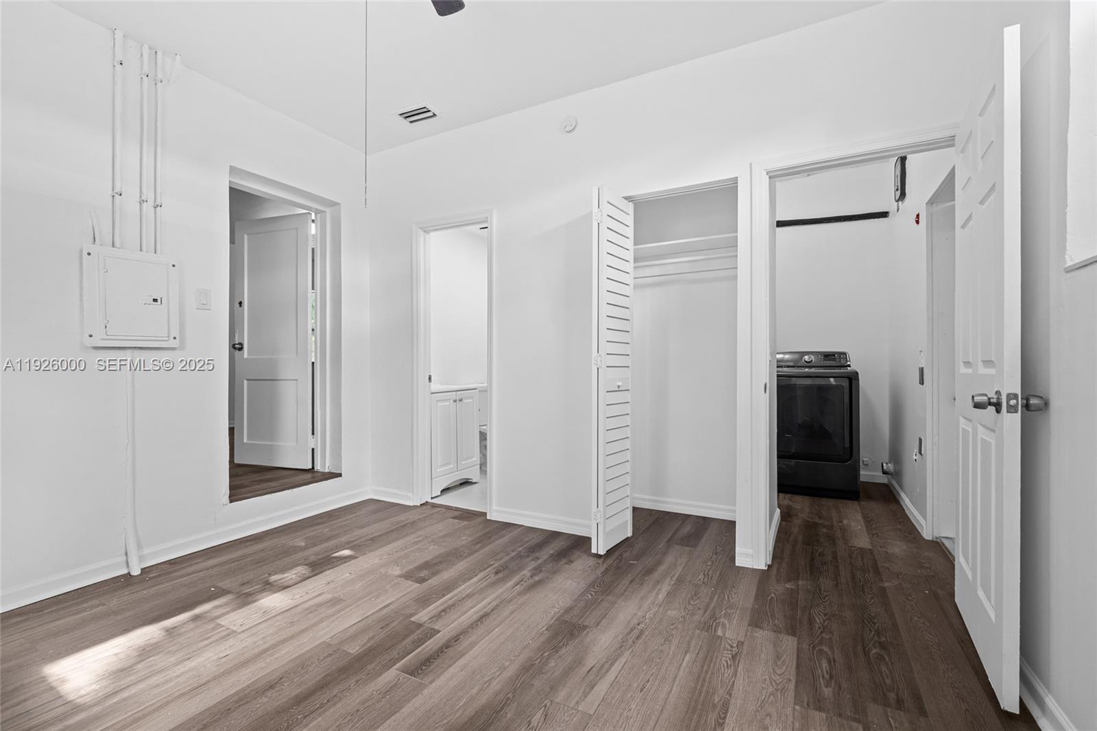 See details / 2461 sq. ft. $ 2025-12-05 0 Photo