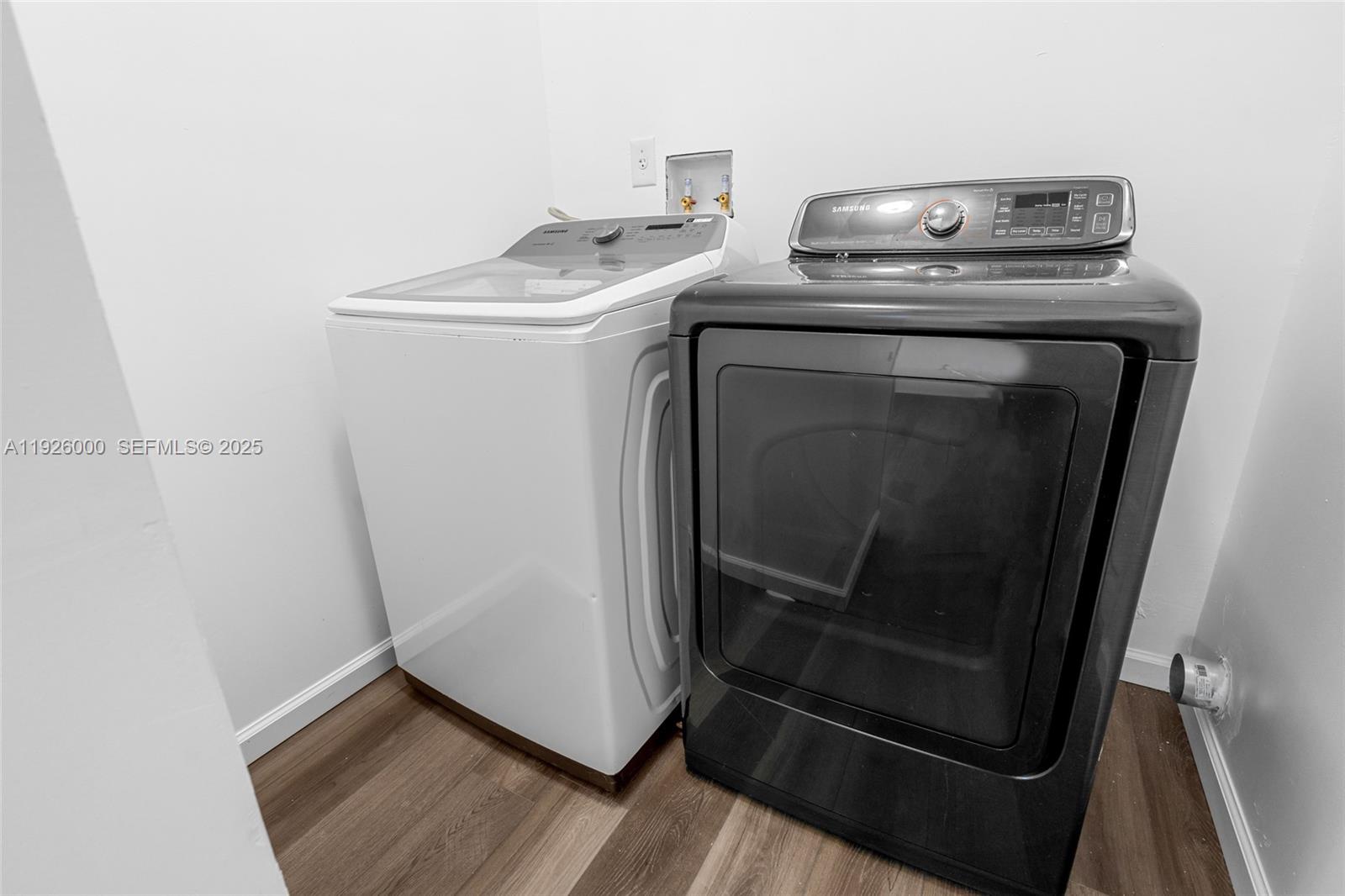 See details / 2461 sq. ft. $ 2025-12-05 0 Photo