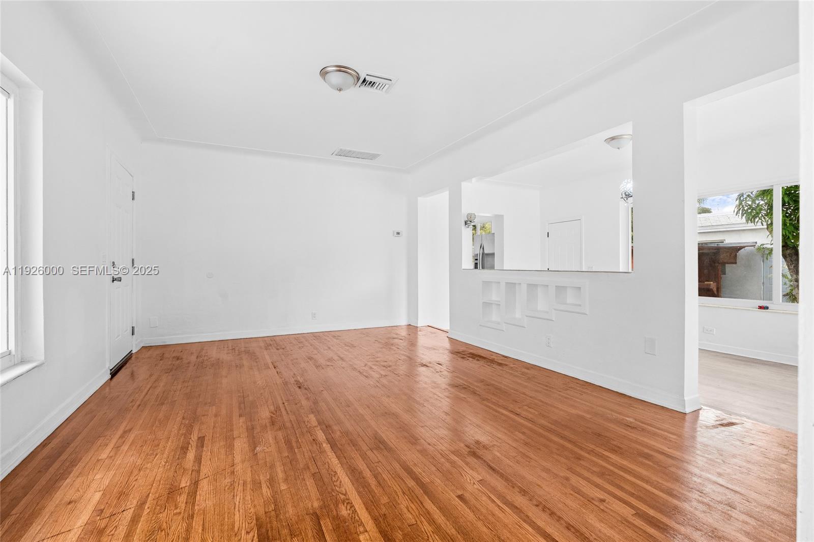 See details / 2461 sq. ft. $ 2025-12-05 0 Photo