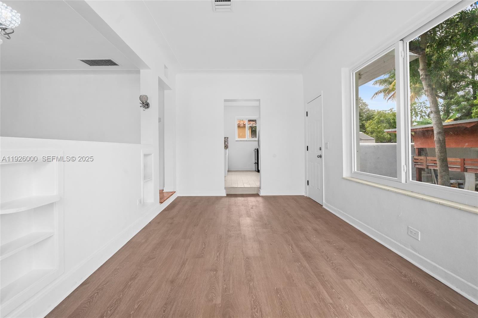 See details / 2461 sq. ft. $ 2025-12-05 0 Photo