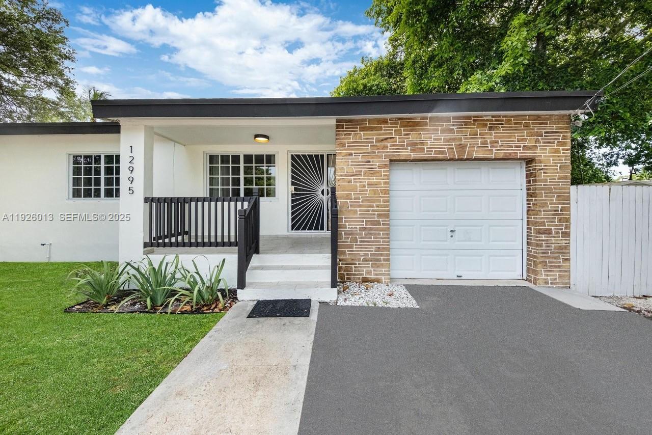 12995 3 / 2 1381 sq. ft. $ 2025-12-05 0 Photo