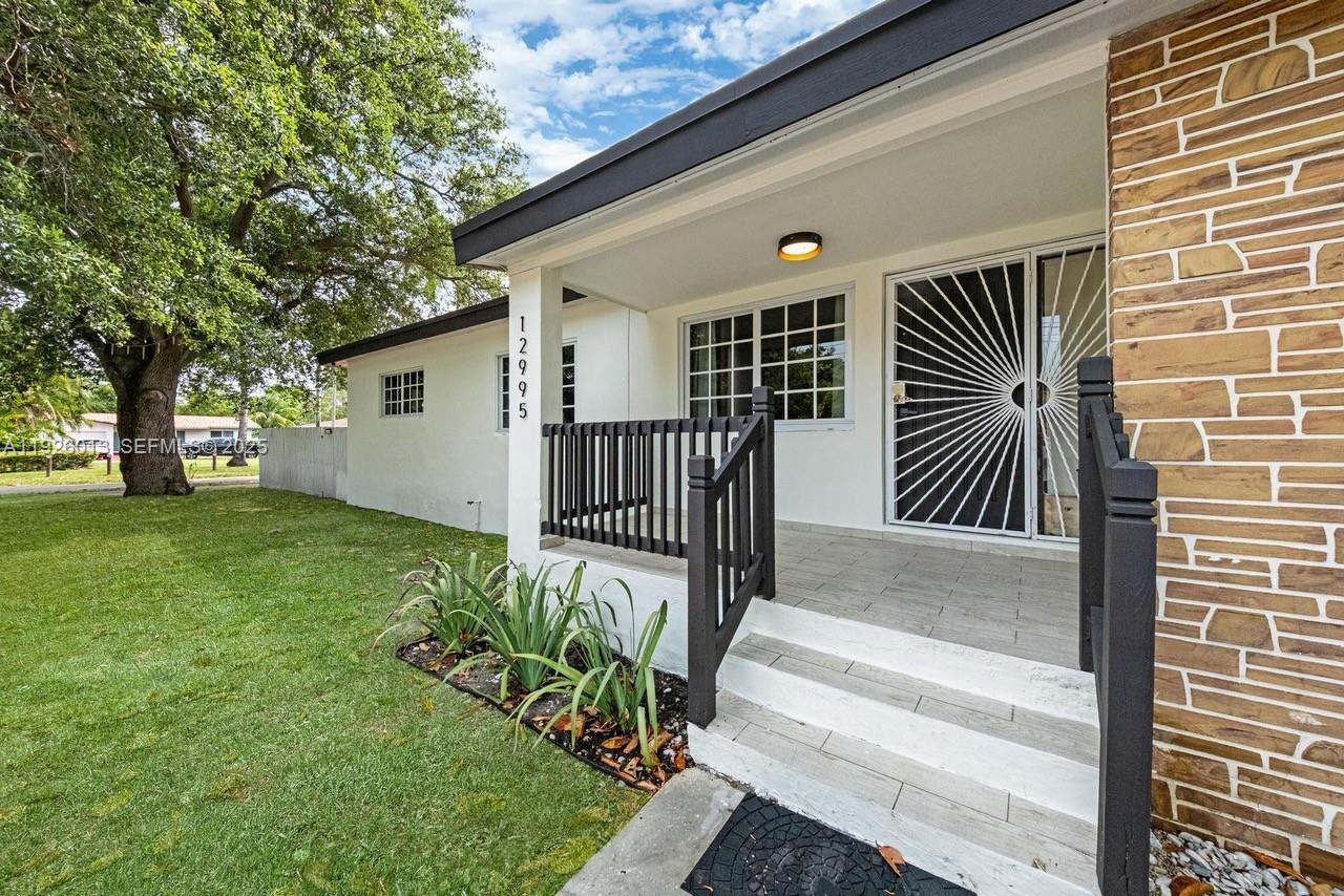 12995 3 / 2 1381 sq. ft. $ 2025-12-05 0 Photo