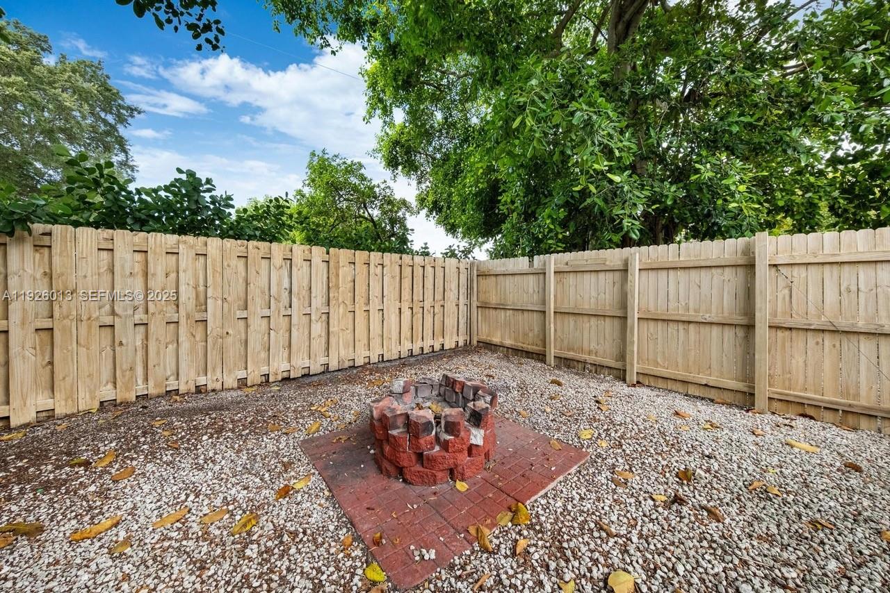 12995 3 / 2 1381 sq. ft. $ 2025-12-05 0 Photo