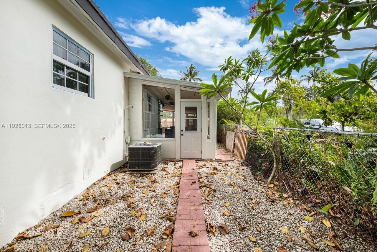 12995 3 / 2 1381 sq. ft. $ 2025-12-05 0 Photo