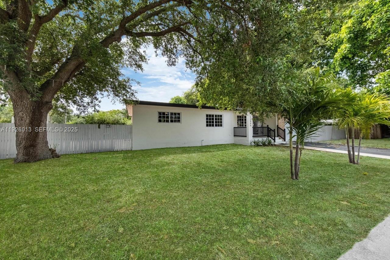 12995 3 / 2 1381 sq. ft. $ 2025-12-05 0 Photo