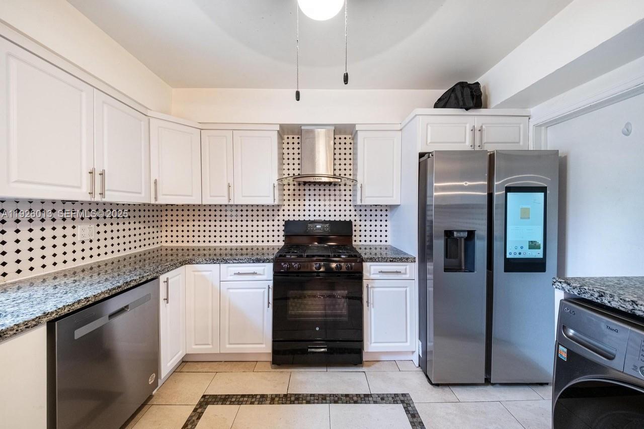 12995 3 / 2 1381 sq. ft. $ 2025-12-05 0 Photo