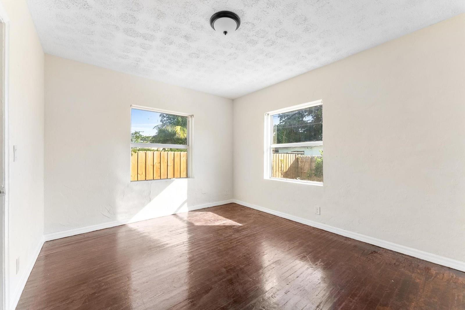   / 0 1755 sq. ft. $ 2026-05-08 0 foto