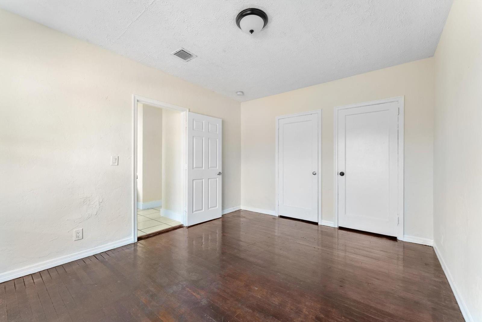   / 0 1755 sq. ft. $ 2026-05-08 0 foto
