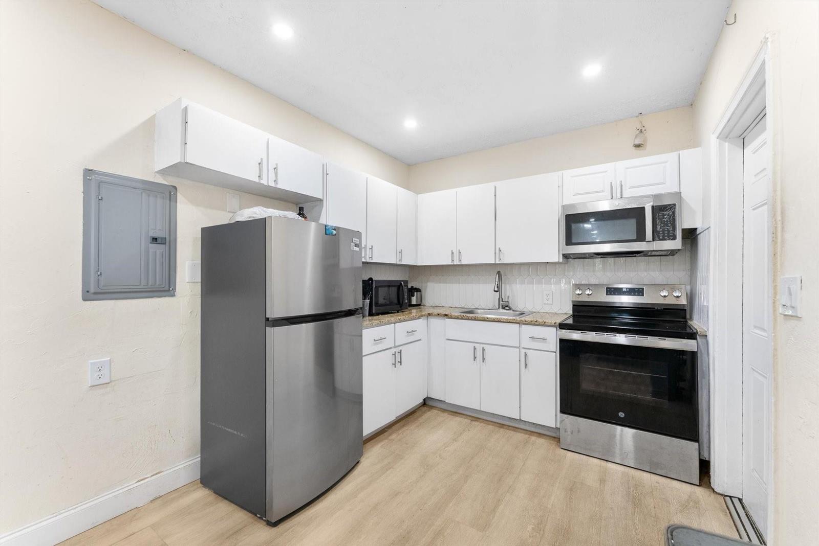   / 0 1755 sq. ft. $ 2026-05-08 0 foto