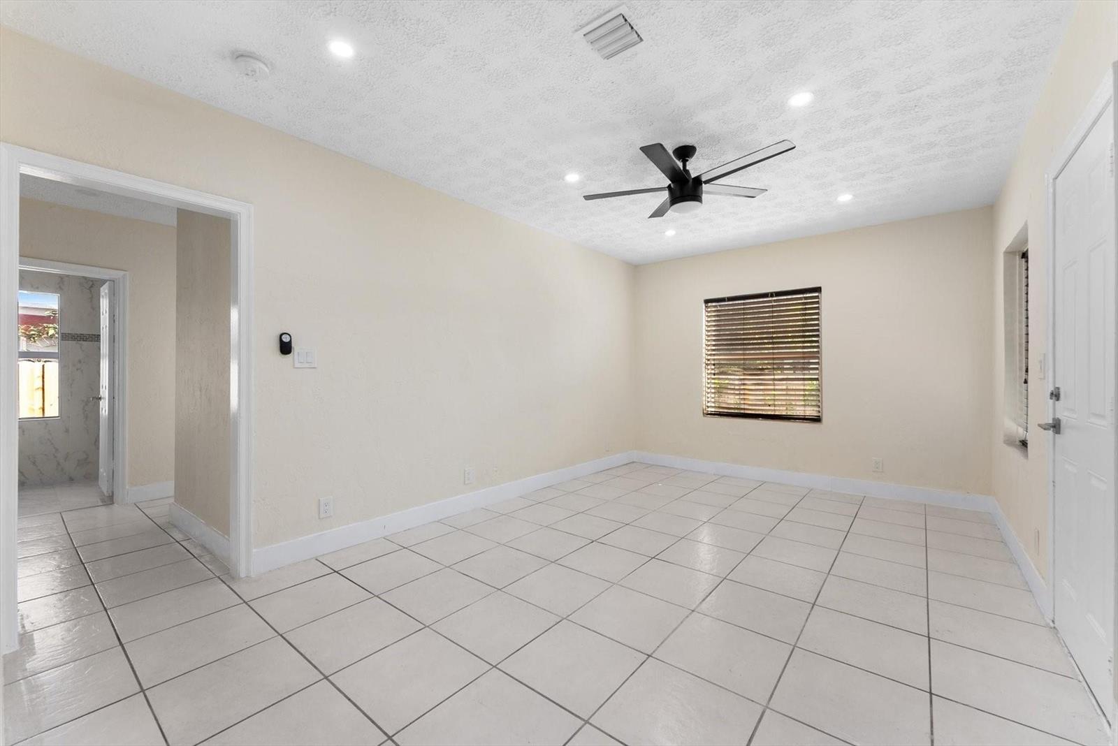   / 0 1755 sq. ft. $ 2026-05-08 0 foto