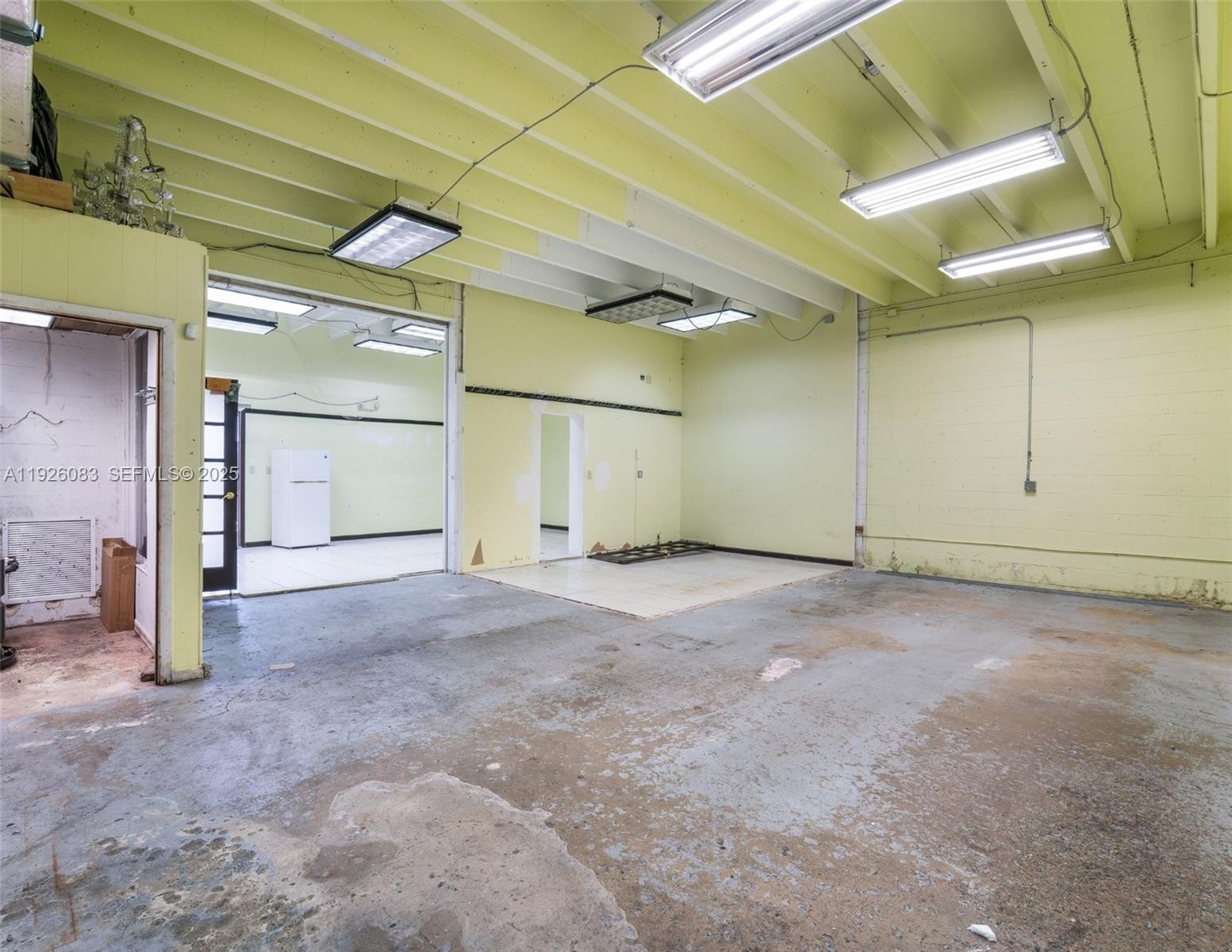   /   sq. ft. $ 2025-12-05 0 Photo