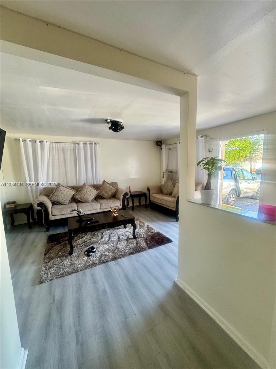 See details 1-13 / sq. ft. $ 2025-12-05 0 Photo