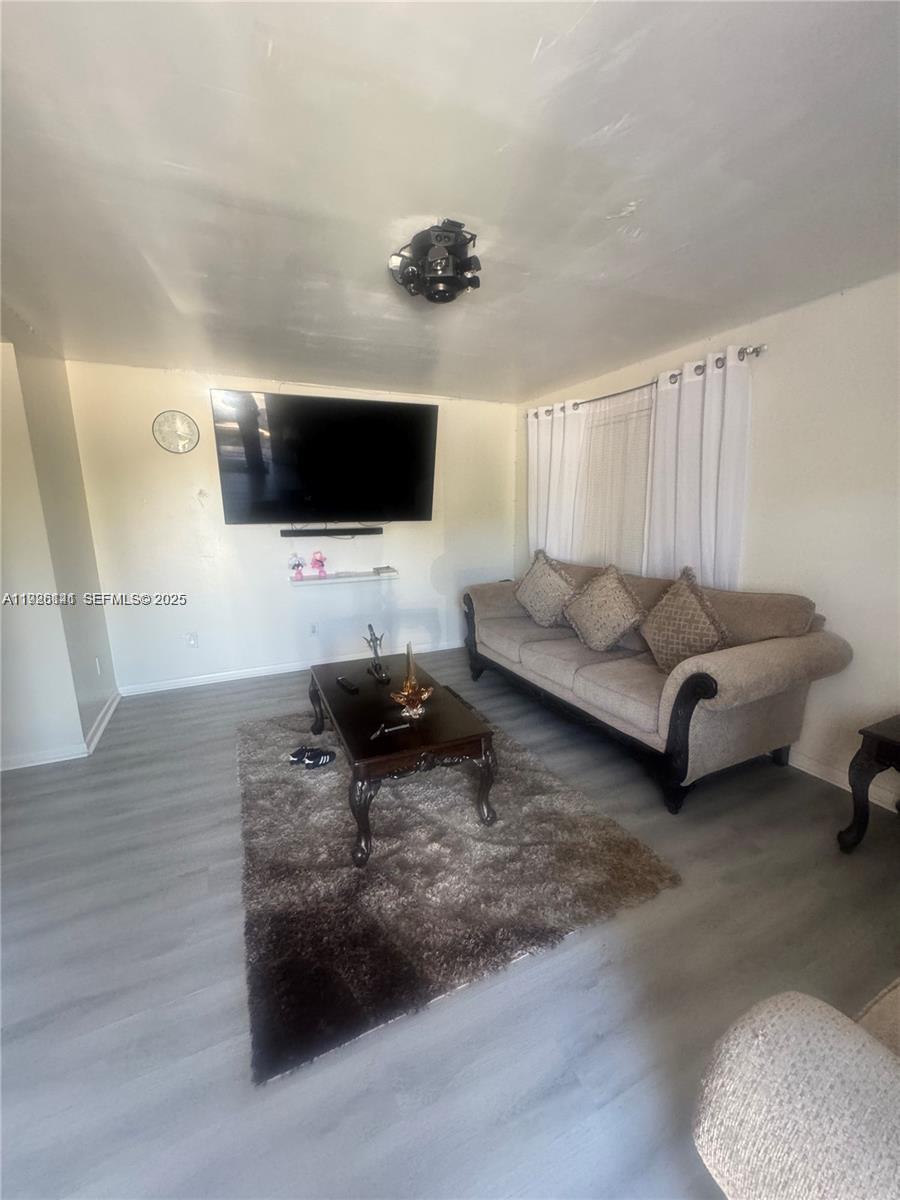 See details 1-13 / sq. ft. $ 2025-12-05 0 Photo