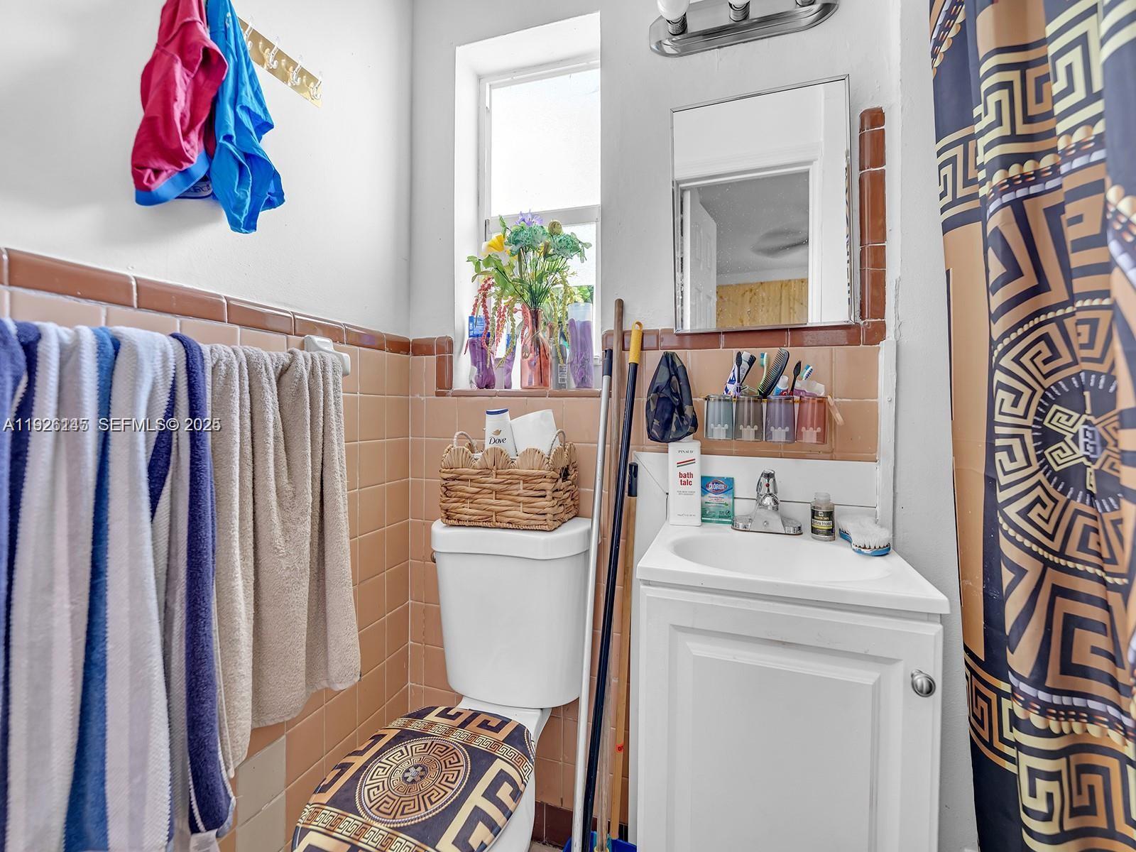   /  3690 sq. ft. $ 2025-12-05 0 Photo