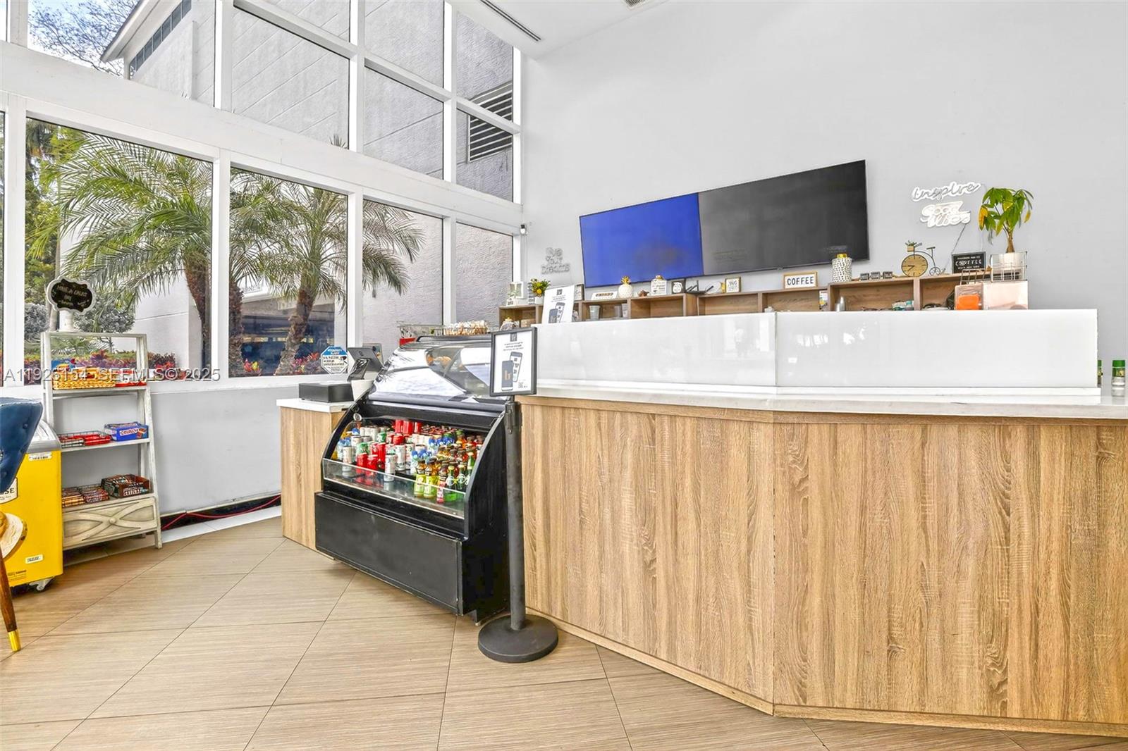 Photo of 3301 183 St #906, Aventura, Florida, 33160 - Cafe / Juice bar