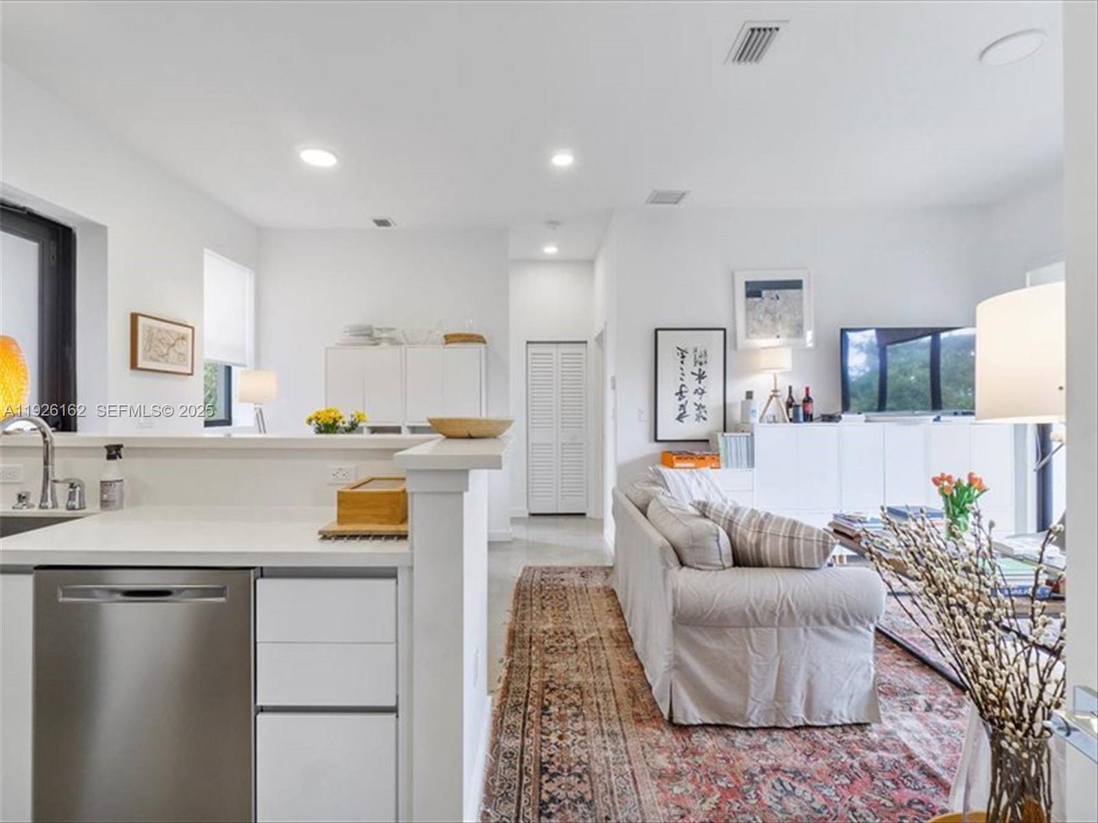 Ver detalles / sq. ft. $ 2025-12-05 0 foto