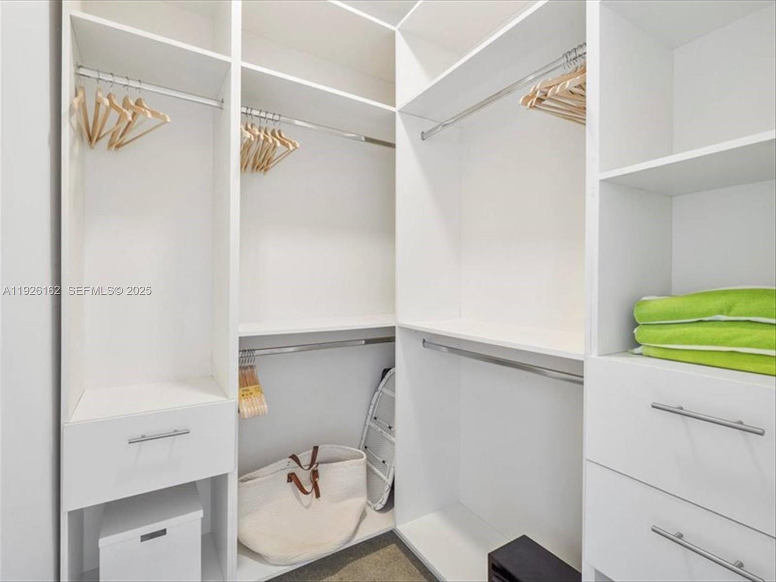 Ver detalles / sq. ft. $ 2025-12-05 0 foto