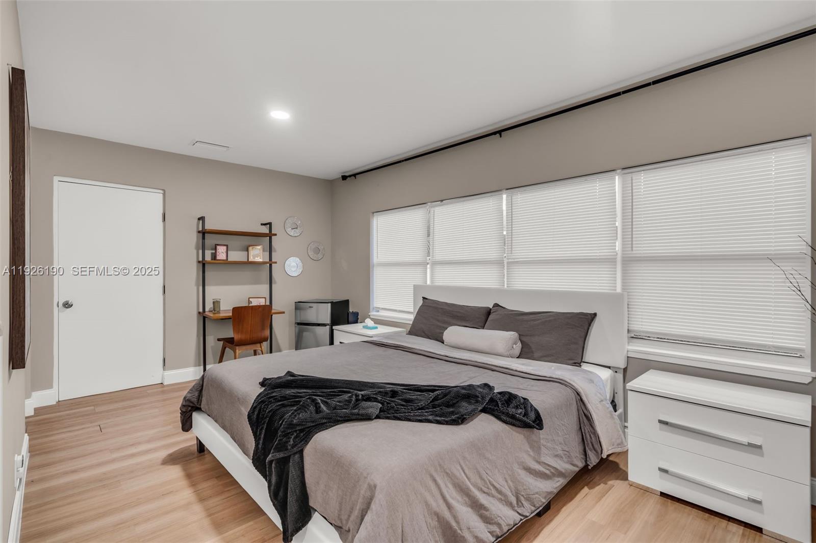 1100 3 / 2 1258 кв.футов $ 2025-12-05 0 Фото