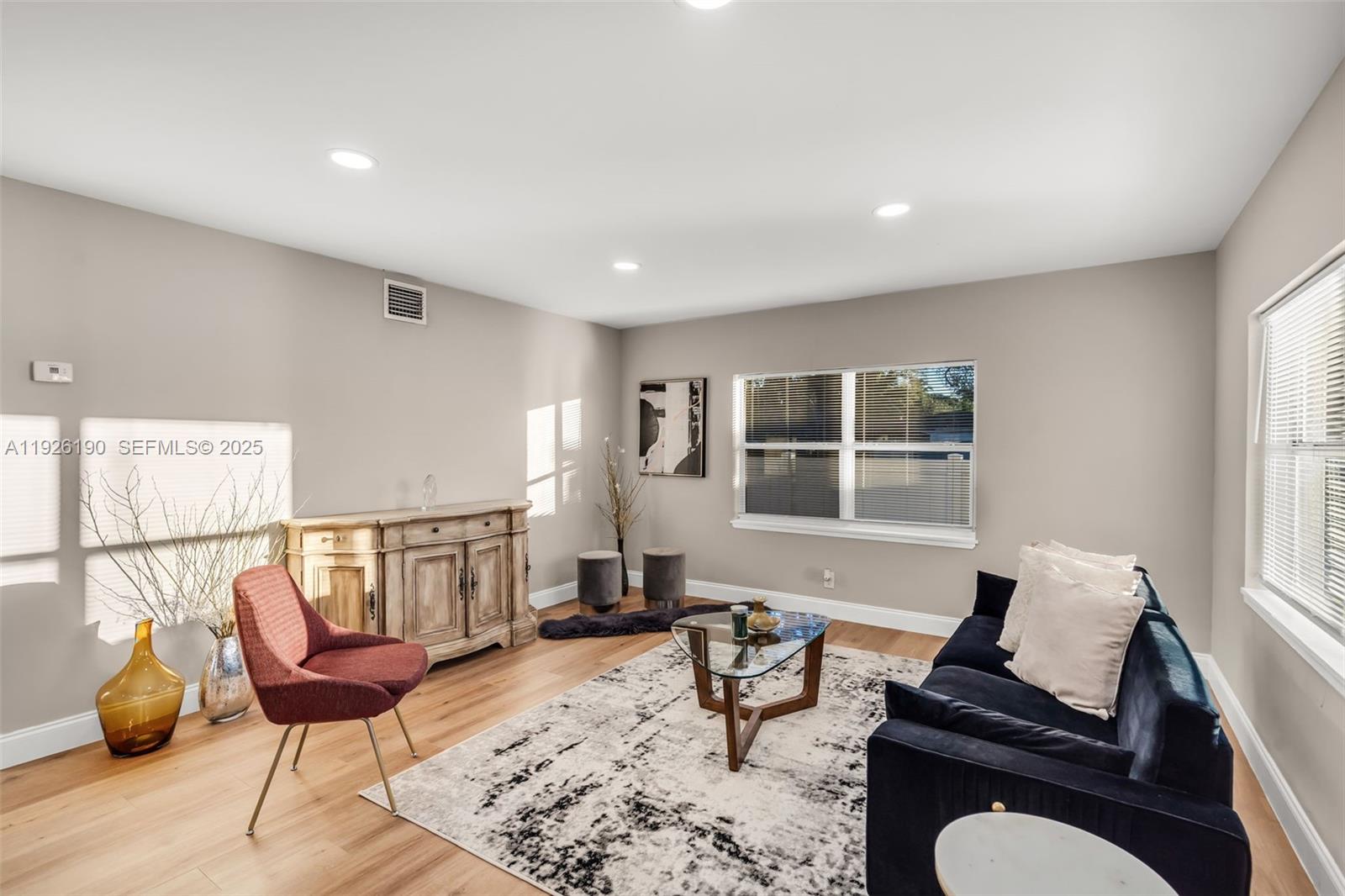 1100 3 / 2 1258 кв.футов $ 2025-12-05 0 Фото