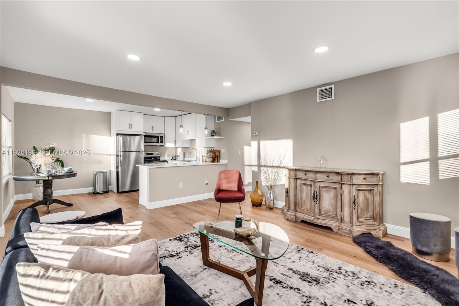 1100 3 / 2 1258 кв.футов $ 2025-12-05 0 Фото