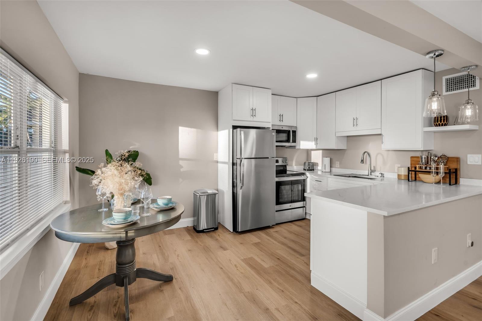 1100 3 / 2 1258 кв.футов $ 2025-12-05 0 Фото